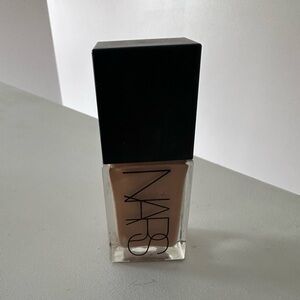 NARS Light reflecting foundation M5 Valencia